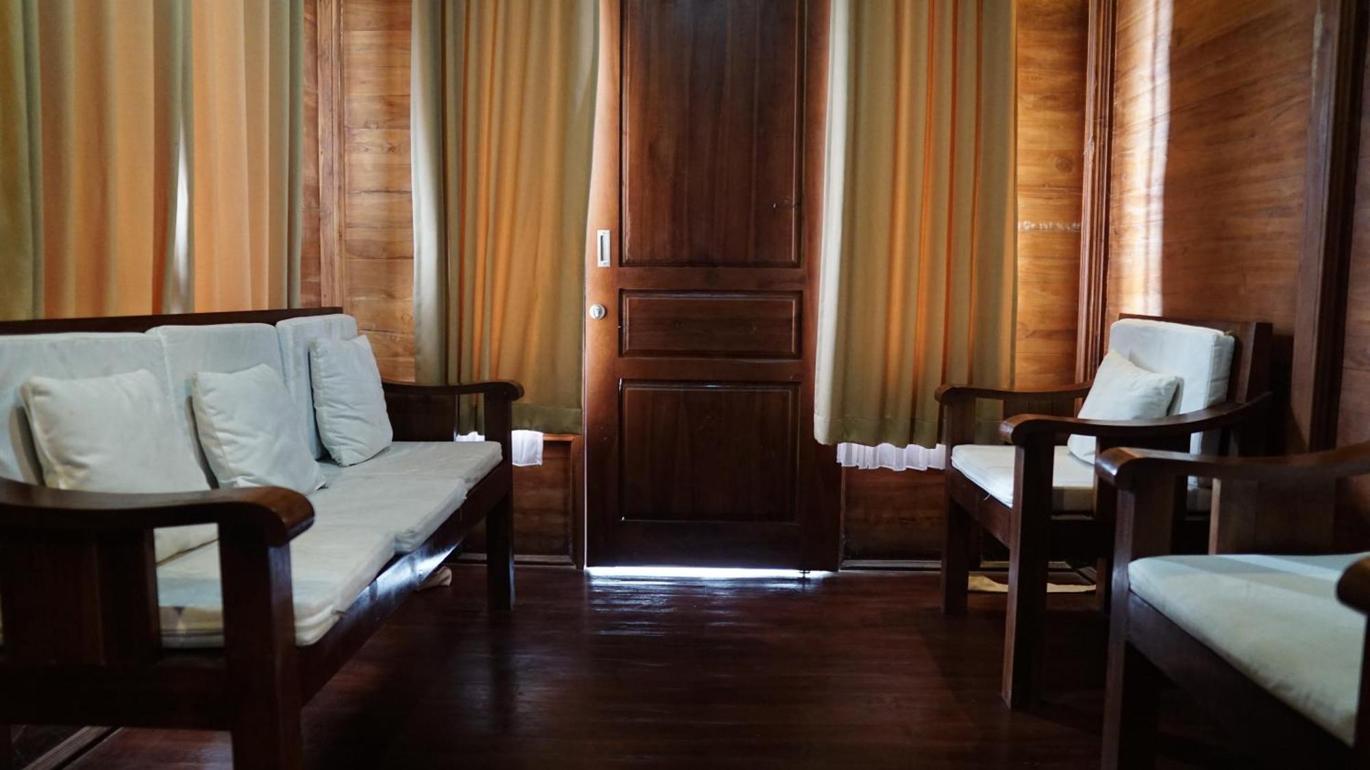 Grand Raka Homestay Lovina  Ngoại thất bức ảnh