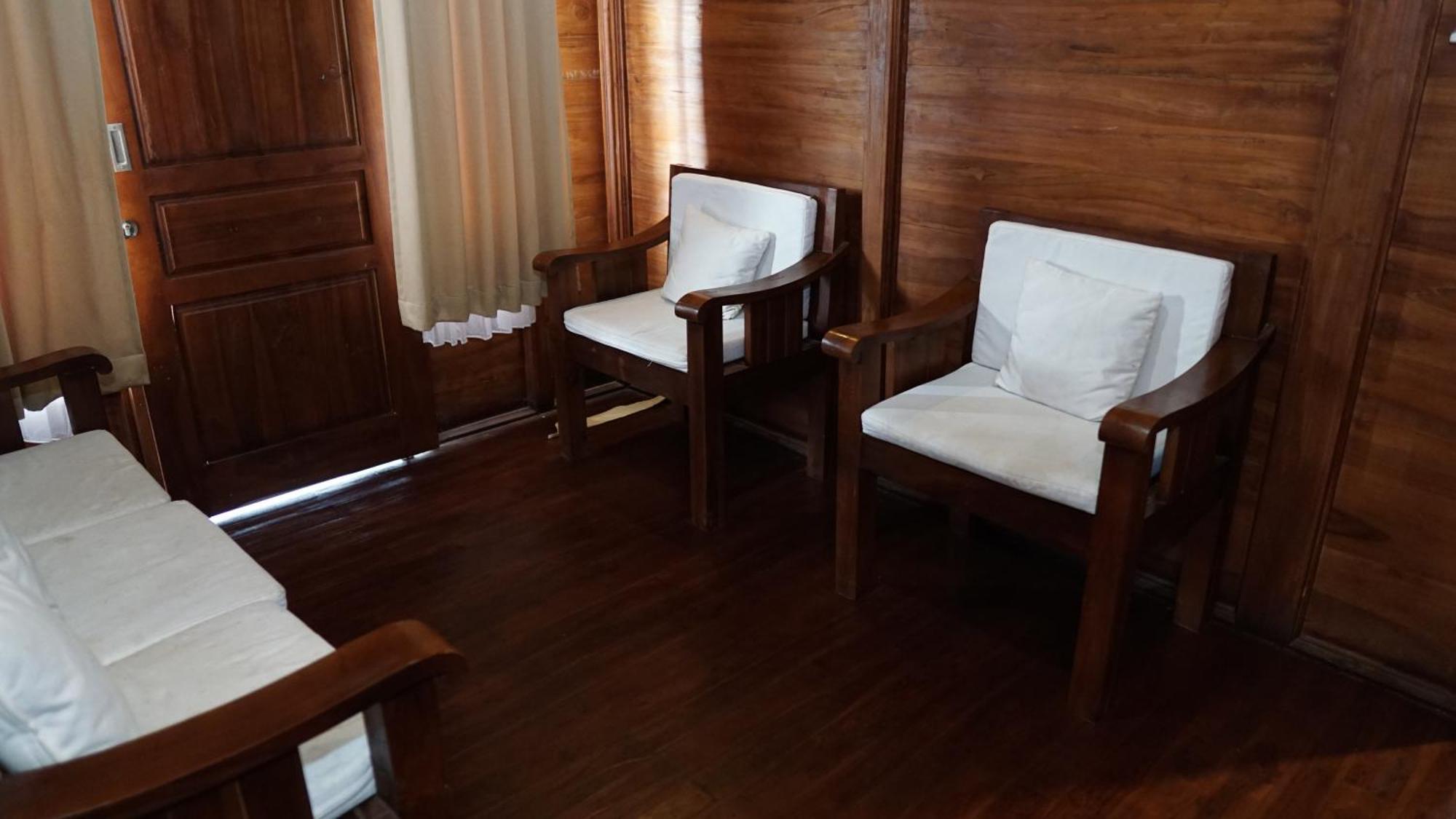 Grand Raka Homestay Lovina  Ngoại thất bức ảnh